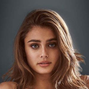 taylor hill model net worth